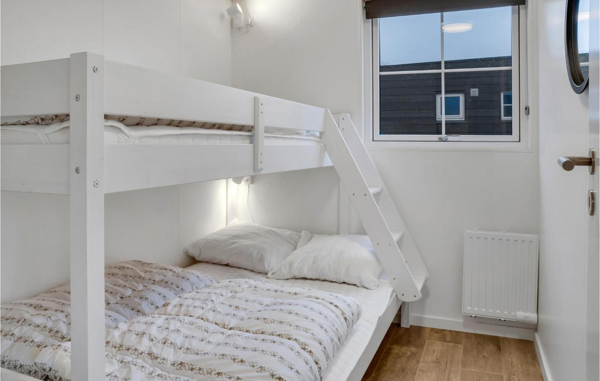 2 Bedroom Nice Apartment In Vaeggerlose Bøtø By Bagian luar foto