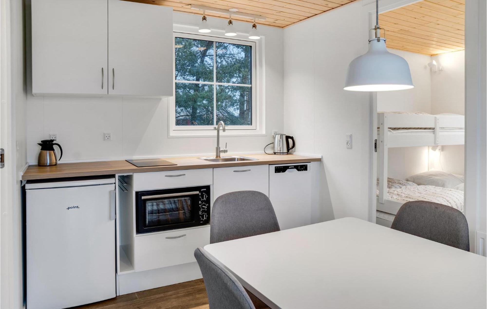 2 Bedroom Nice Apartment In Vaeggerlose Bøtø By Bagian luar foto