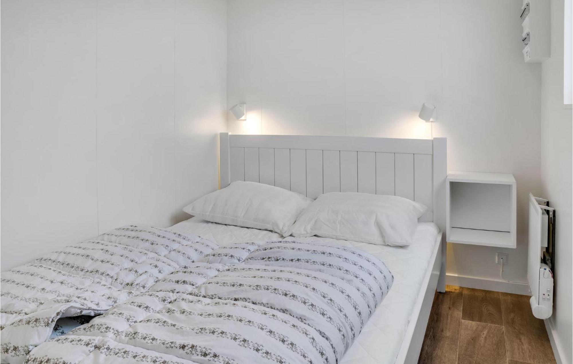 2 Bedroom Nice Apartment In Vaeggerlose Bøtø By Bagian luar foto