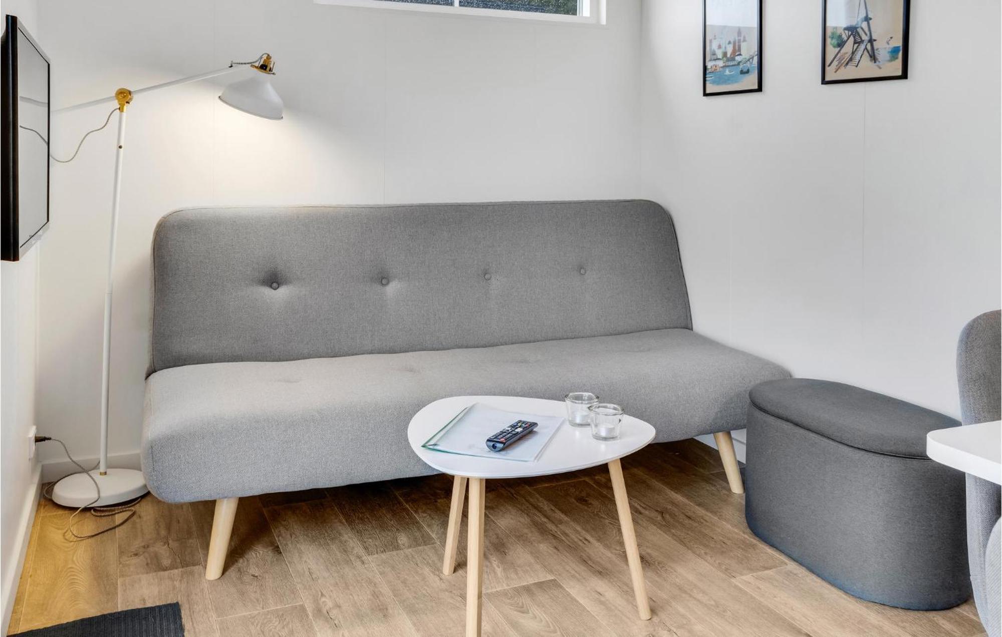 2 Bedroom Nice Apartment In Vaeggerlose Bøtø By Bagian luar foto