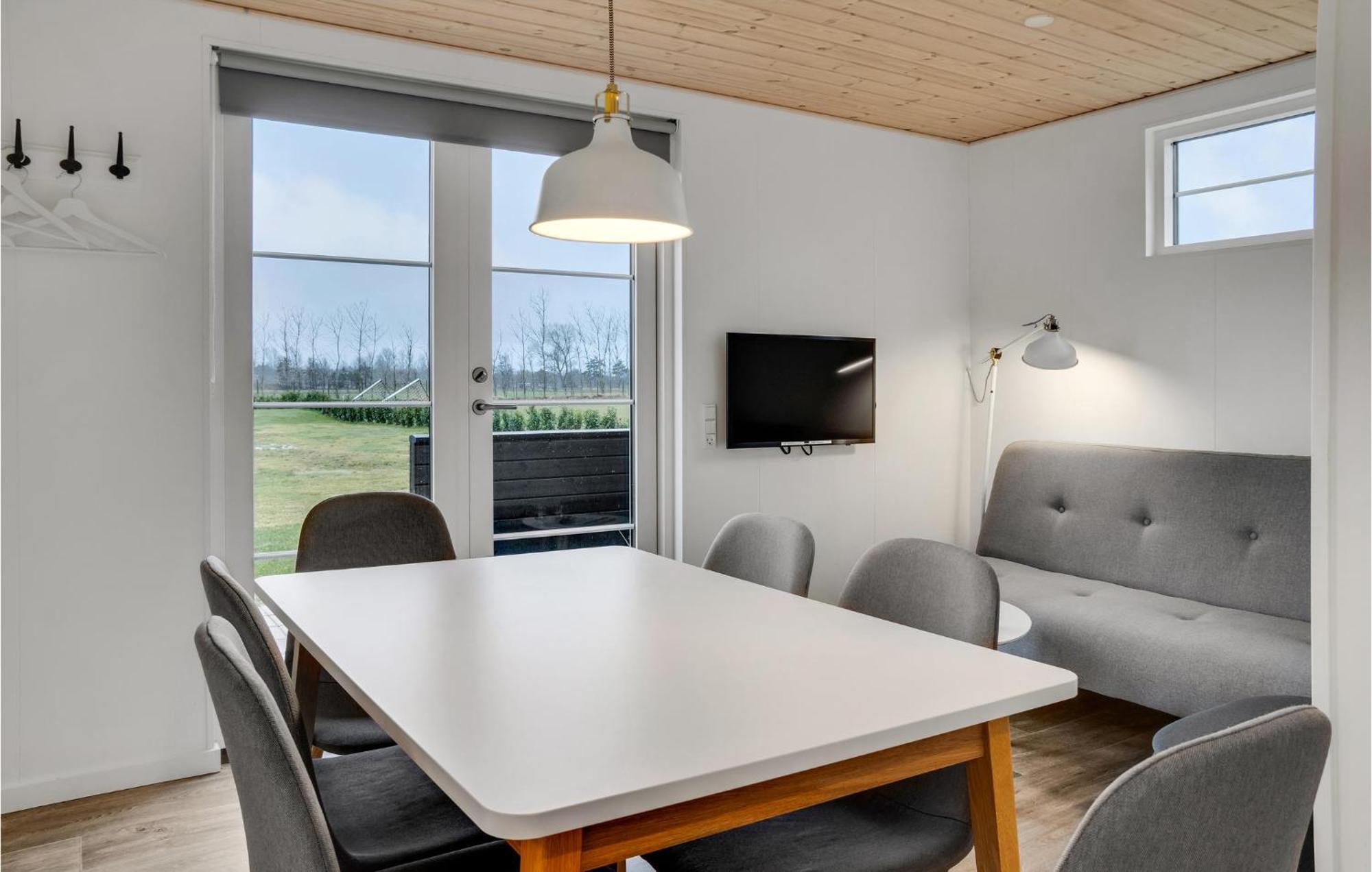 2 Bedroom Nice Apartment In Vaeggerlose Bøtø By Bagian luar foto